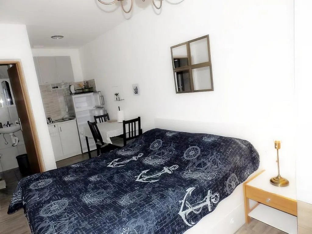 Apartment Apartmani Maria - Studio 3 Vantacici